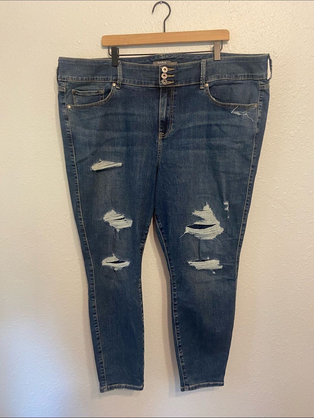 Torrid Dark Wash Super Soft Distressed Jegging Pants Size 24R